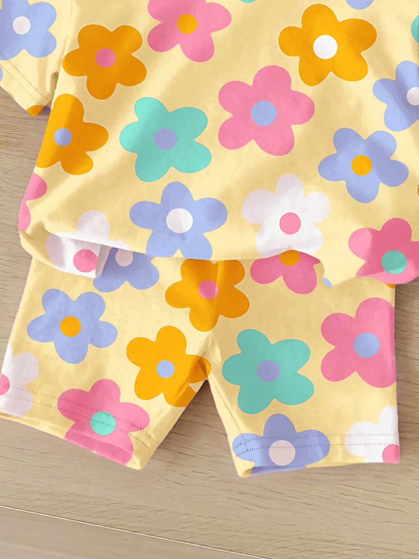 2Pcs Young Girl Casual Simple Short Sleeve Top and Shorts Set, Suitable for Summer